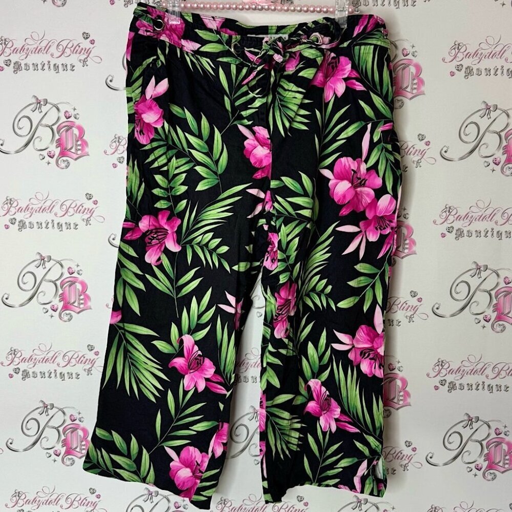 Versailles capri pants tropical jungle bright petals pusher Floral Black Capri